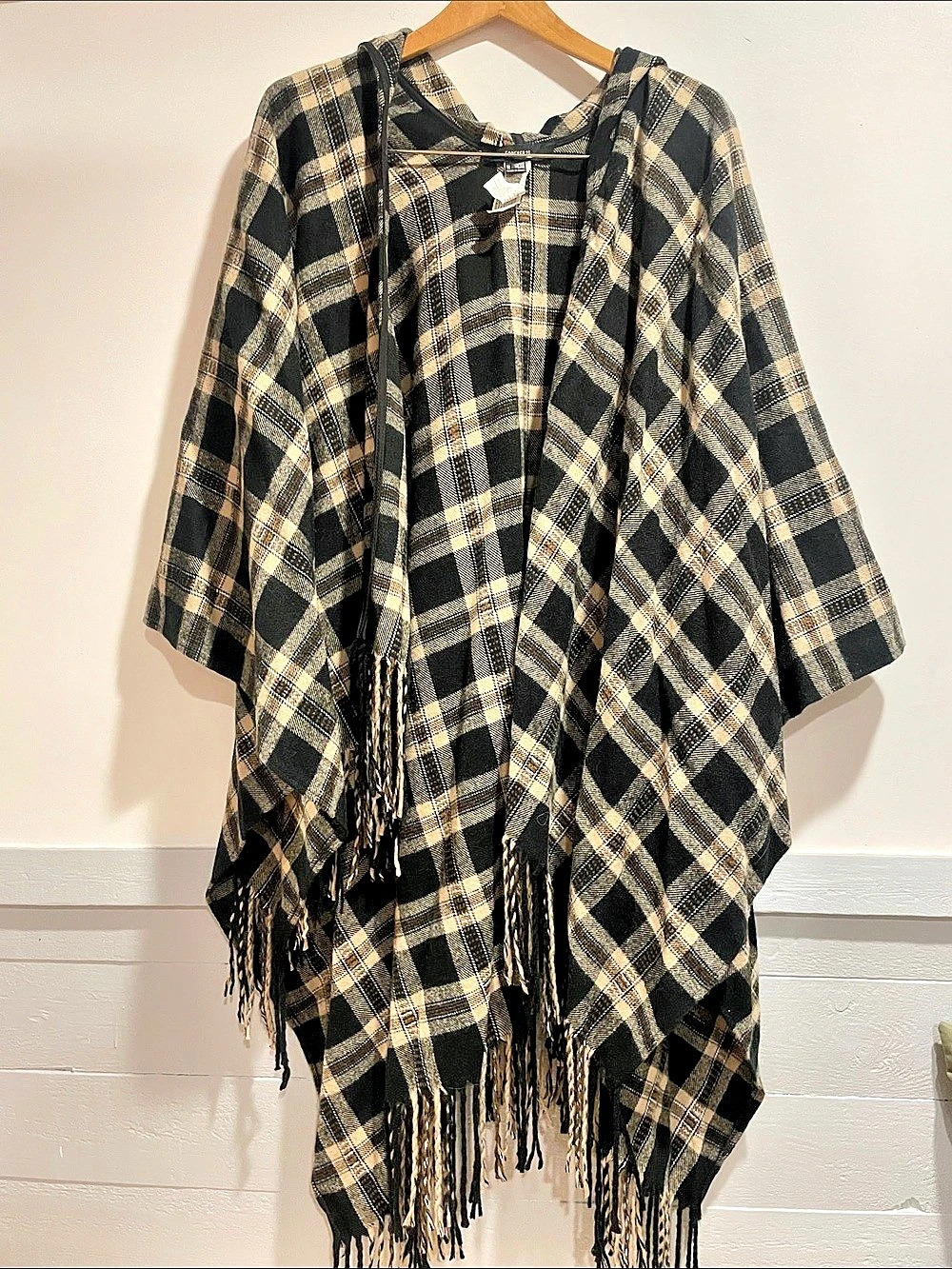 Forever 21 Plaid Fringe open  Poncho w/ hoodin Blk & Brown cabincore cowgirl